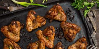 Куриные крылышки в медово-горчичном соусе в духовке