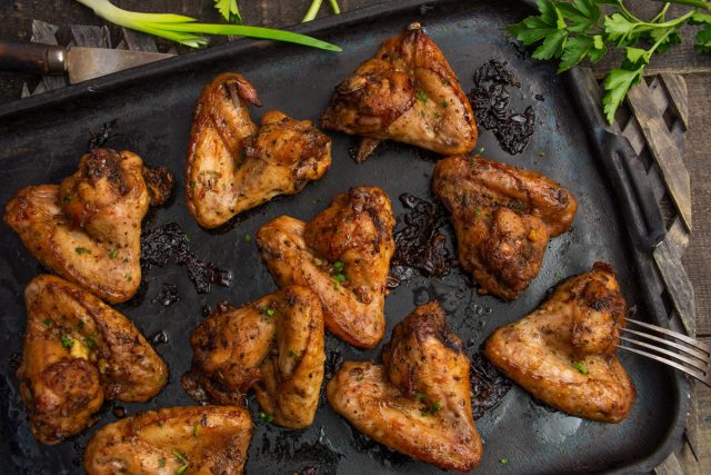 Куриные крылышки в медово-горчичном соусе в духовке