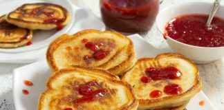 Оладьи на кефире с клубничным киселем - Рецепты Оладьи на кефире с клубничным киселем