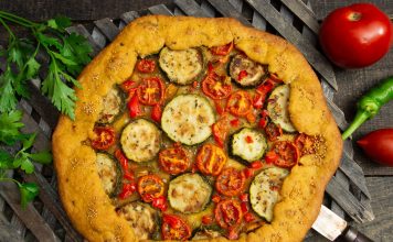 Постный пирог с кабачком, томатами и сладким перцем Постный пирог с кабачком, томатами и сладким перцем.