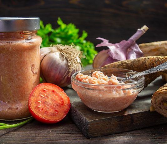 Хреновина с помидорами и чесноком