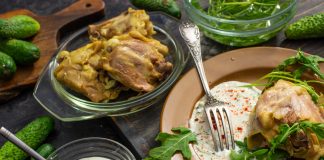 Курица с дзадзики