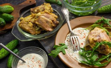 Курица с дзадзики