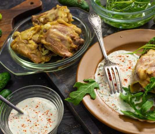 Курица с дзадзики