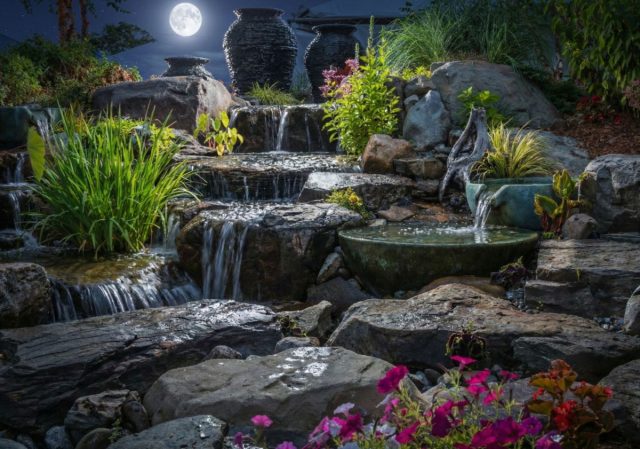 В ночное время водные звуки — стук капель, журчание ручья, падение воды — воспринимаются особенно отчётливо. Небольшой фонтан, сикаодоси или компактный водопад в «лунном» саду наполнят пространство движением и создадут ощущение живого, дышащего сада. В ночное время водные звуки — стук капель, журчание ручья, падение воды — воспринимаются особенно отчётливо. Небольшой фонтан, сикаодоси или компактный водопад в «лунном» саду наполнят пространство движением и создадут ощущение живого, дышащего сада.