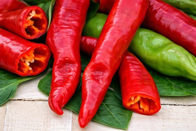 Старый надёжный сорт советской селекции. Мягкая острота, стабильная урожайность и высокая неприхотливость делают его идеальным выбором для начинающих дачников и регионов с нестабильным летом. Старый надёжный сорт советской селекции. Мягкая острота, стабильная урожайность и высокая неприхотливость делают его идеальным выбором для начинающих дачников и регионов с нестабильным летом.