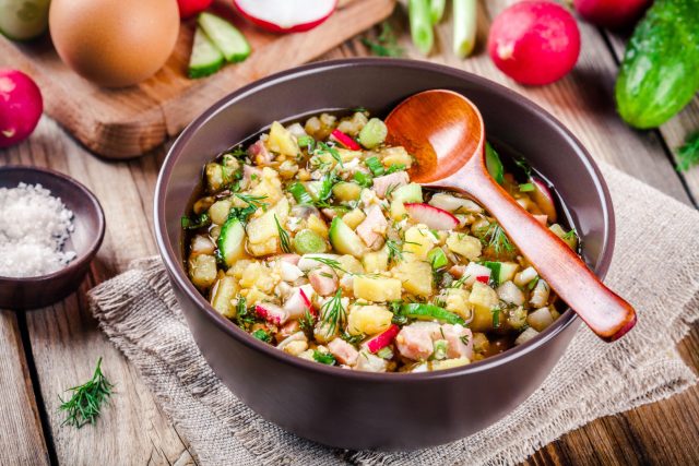 Окрошка на живом квасе — идеальный пробиотический баланс в одной тарелке. Квас даёт бактерии, овощи — клетчатку для их питания. Такая синергия улучшает пищеварение, поддерживает детокс и помогает быстро восстановить микрофлору. Окрошка на живом квасе — идеальный пробиотический баланс в одной тарелке. Квас даёт бактерии, овощи — клетчатку для их питания. Такая синергия улучшает пищеварение, поддерживает детокс и помогает быстро восстановить микрофлору.