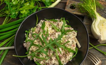 Салат из крабовых палочек с фенхелем