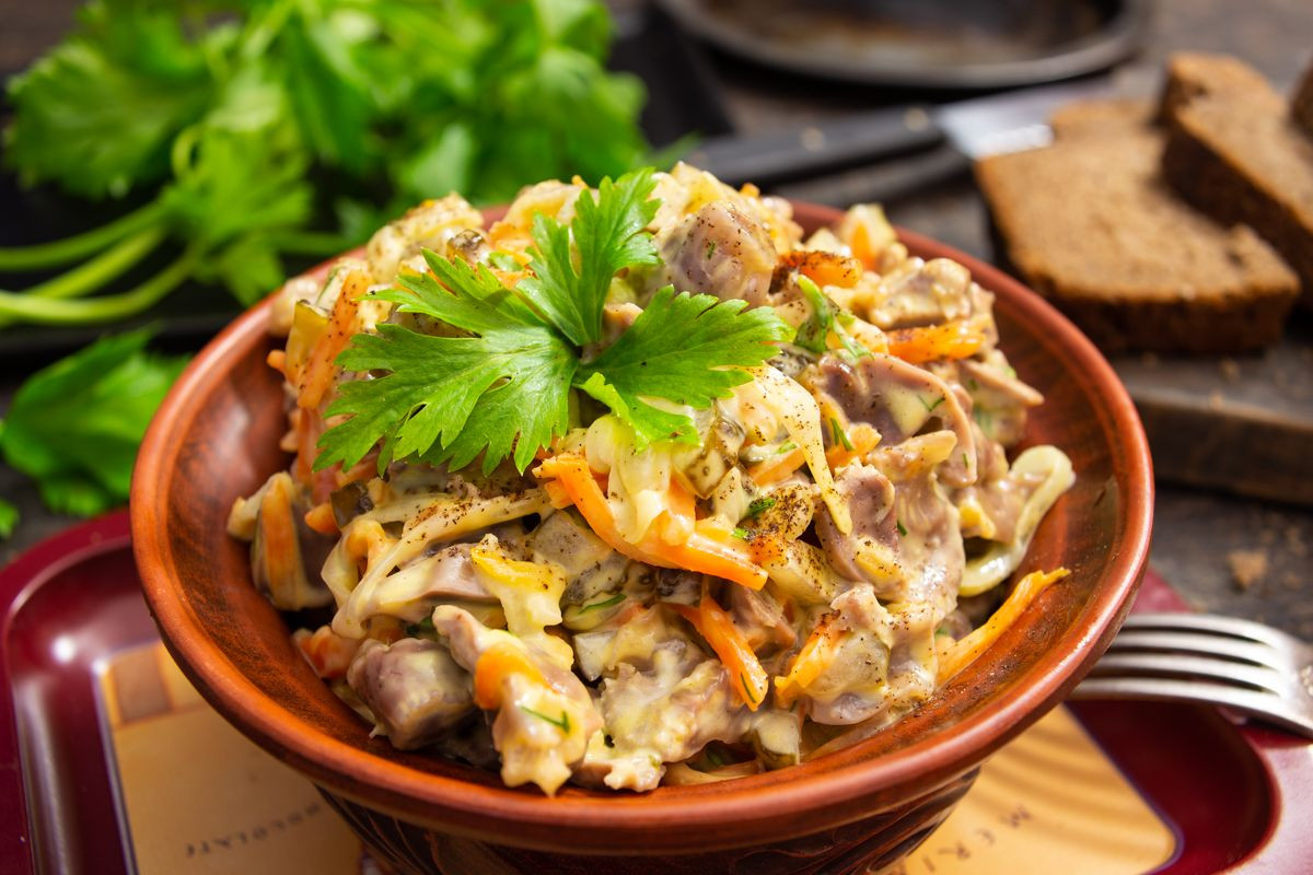 Салат из куриных желудков