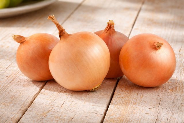 Современная альтернатива классическим сортам. Отличается высокой урожайностью, выравненными луковицами и хорошей лёжкостью. При правильном хранении севка Стурон стабильно даёт репку без стрелок и потерь.