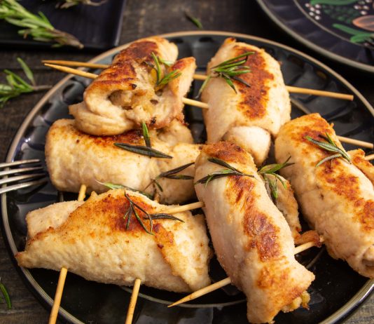 Куриные рулетики с начинкой в духовке