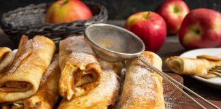 Налистники с запеченными яблоками