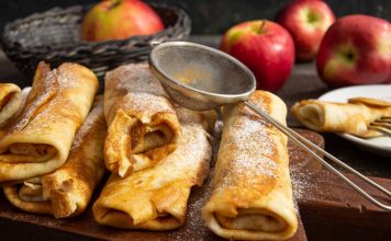 Налистники с запеченными яблоками