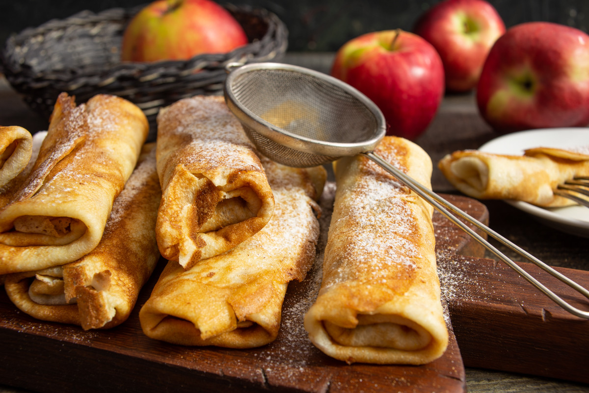 Налистники с запеченными яблоками