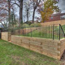 Подпорная стенка из дерева. Вариант 1