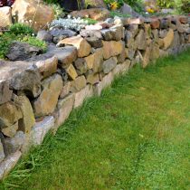 Подпорная стенка из камня. Вариант 1