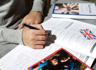 Рейтинг лучших онлайн-школ английского языка 2026: Как найти «ту самую» и не слить бюджет