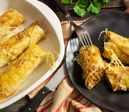 Запеченные блины с вареной курицей и сыром - Рецепты Запеченные блины с вареной курицей и сыром