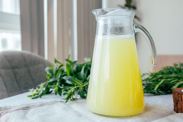 Секрет хорошего домашнего лимонада — не кипятить сам сок: тогда вкус остается чистым, свежим и ярким, без неприятной горечи, которая часто портит даже красивый на вид напиток. Секрет хорошего домашнего лимонада — не кипятить сам сок: тогда вкус остается чистым, свежим и ярким, без неприятной горечи, которая часто портит даже красивый на вид напиток.