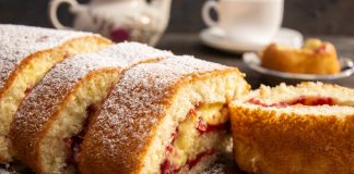 Бисквитный рулет с заварным кремом - Рецепты