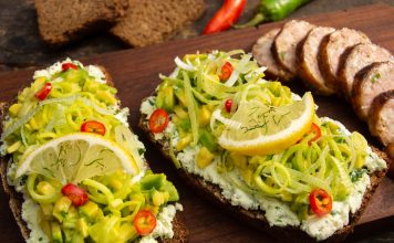 Бутерброд с авокадо и творожным сыром Бутерброд с авокадо и творожным сыром