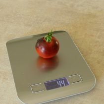 Плоды ровные, примерно по 40–45 г, как и заявлено. Урожайность хорошая, завязываются активно, но по вкусу сорт больше декоративный, чем гастрономический. Плоды ровные, примерно по 40–45 г, как и заявлено. Урожайность хорошая, завязываются активно, но по вкусу сорт больше декоративный, чем гастрономический.