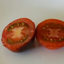 Внутри томаты оказались аккуратные, сочные, с классической структурой. Но по вкусу, честно говоря, довольно пресные — без выраженной сладости или яркой кислинки. Внутри томаты оказались аккуратные, сочные, с классической структурой. Но по вкусу, честно говоря, довольно пресные — без выраженной сладости или яркой кислинки.