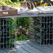 Габионы со стеклянными бутылками