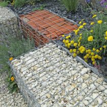 Габионы с камнем и черепицей