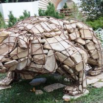 Медведь из габиона