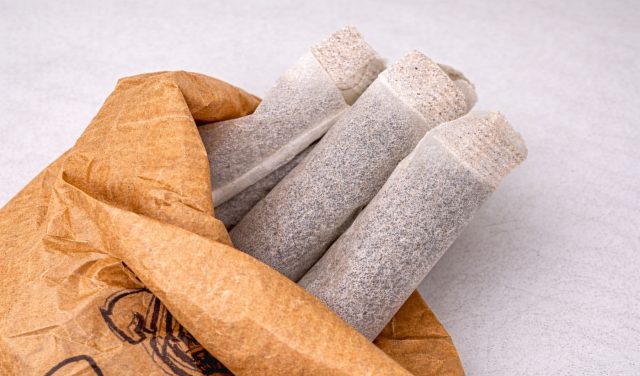 БИО-ЧАЙ «Янтарный» от «Эко-Конь» — натуральное удобрение на основе ферментированного конского навоза без резкого запаха, с янтарной кислотой и мягким NPK. 30 порционных пакетиков для быстрой и комфортной заботы о растениях дома.