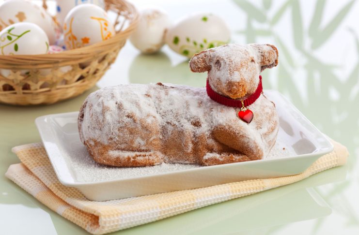 Что едят на Пасху в разных странах — суп из потрохов, ягненок из бисквита и многое другое Что едят на Пасху в разных странах — суп из потрохов, ягненок из бисквита и многое другое