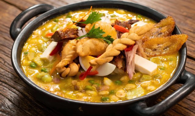 Фанеска — сложный пасхальный суп из злаков, бобовых и солёной рыбы. Его готовят долго и едят только раз в год, превращая каждую тарелку в символ традиции и единства.