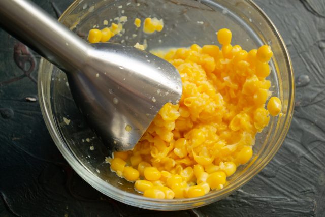 Измельчение консервированной кукурузы блендером