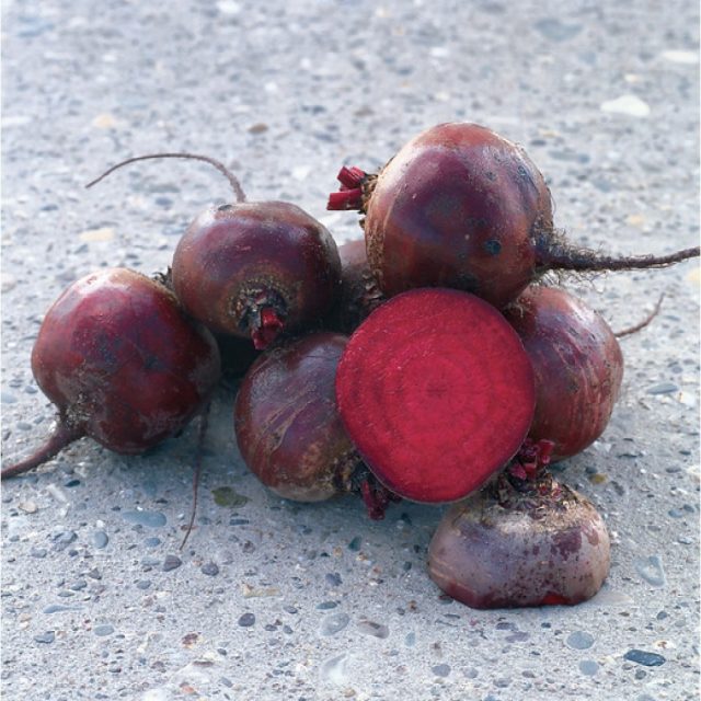 На лёгких, рыхлых грунтах хорошо наращивают массу следующие сорта: Бордо 237, Египетская плоская, Детройт.