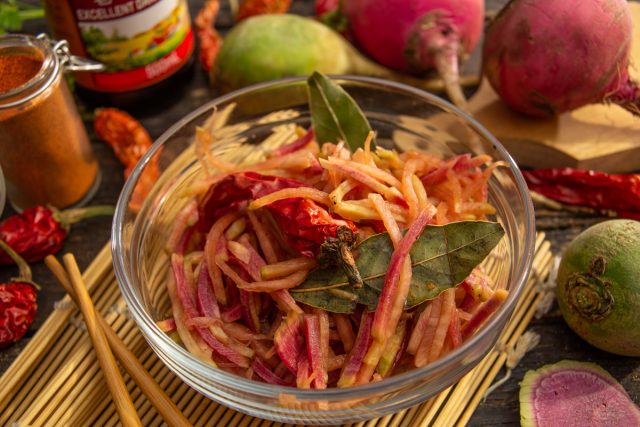 Редька с мёдом по-корейски