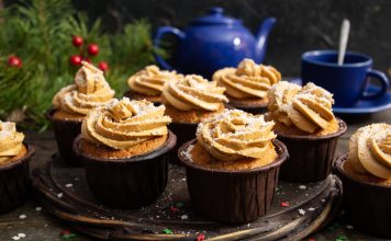 Творожные маффины с грецкими орехами и цукатами из папайи Творожные маффины с грецкими орехами и цукатами из папайи