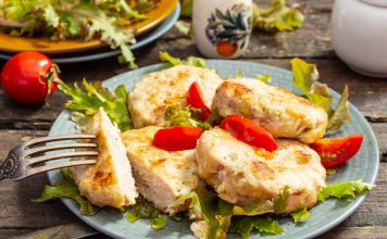 Котлеты из свинины и куриной грудки в духовке Котлеты из свинины и куриной грудки в духовке