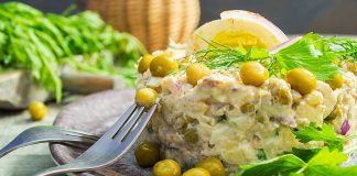 Рыбный салат с картофелем и горошком - Закуски, салаты и сэндвичи Рыбный салат с картофелем и горошком