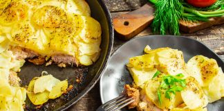 Вкуснейшее запечённое мясо с картошкой в духовке - Основные блюда и гарниры Вкуснейшее запечённое мясо с картошкой в духовке