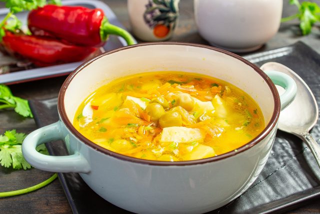 Вкусный обед за 20 минут: куриный суп с зелёным горошком Вкусный обед за 20 минут: куриный суп с зелёным горошком