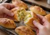 С какой начинкой сделать пирожки? 7 вкуснейших рецептов - Своими руками Правильно подготовленная начинка остаётся сочной, но не выделяет лишнюю жидкость. Тогда тесто вокруг неё полностью пропекается, а шов не расходится даже у мягкого дрожжевого пирожка.