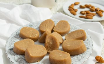 Домашний марципан с малиновым сиропом