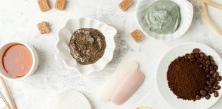 Кухонные ингредиенты кажутся понятнее готовой косметики, но пищевой продукт не становится безопасным для кожи автоматически: важны концентрация, время контакта и состояние защитного барьера. Фото: Adobe Stock / misskaterina